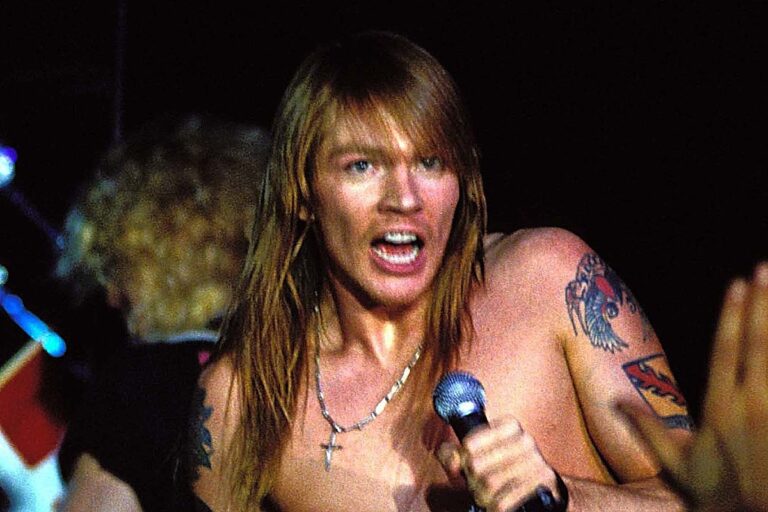 Discover 10 Unforgettable Axl Rose Performances that Only True Fans Have Seen