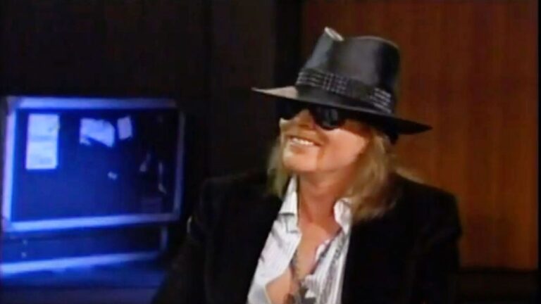 Discover the explosive reaction when Axl Rose made a surprise appearance on That Metal Show!