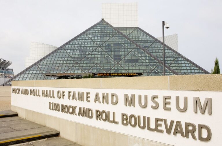 Legendary Icons Robert ‘Kool’ Bell and Suzanne de Passe to Grace Rock Hall of Fame Induction