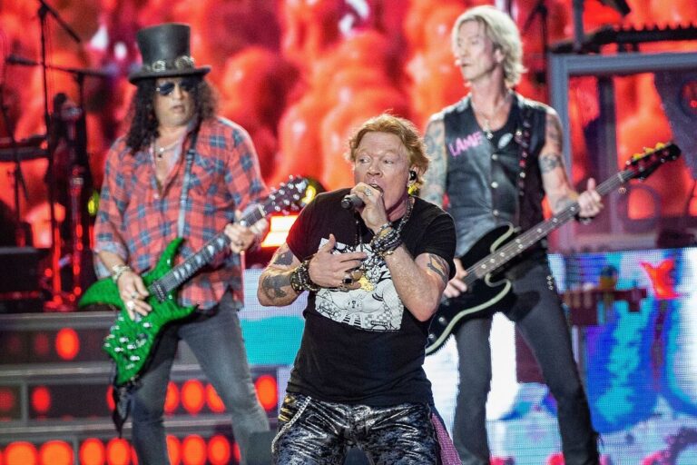 Exclusive: Slash and Axl Rose Spotted in Studio – You Won’t Believe What They’re Creating!