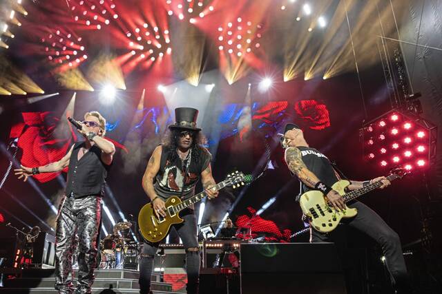 Experience the Electric Energy of Guns N’ Roses Live in Pittsburgh – Axl Rose’s Vocal Talent Still Shines!