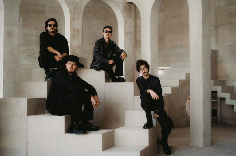 Experience the Electrifying Performance of Morat’s Hit Pop/Rock Song ‘Faltas Tú’ at Latin AMAs 2024!