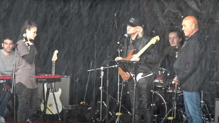 Legendary Eagles Guitarist Joe Walsh Rocks Rain-Soaked Crowd of 300 at Historic Māori Fort in New Zealand with Stunning Performance of Desperado