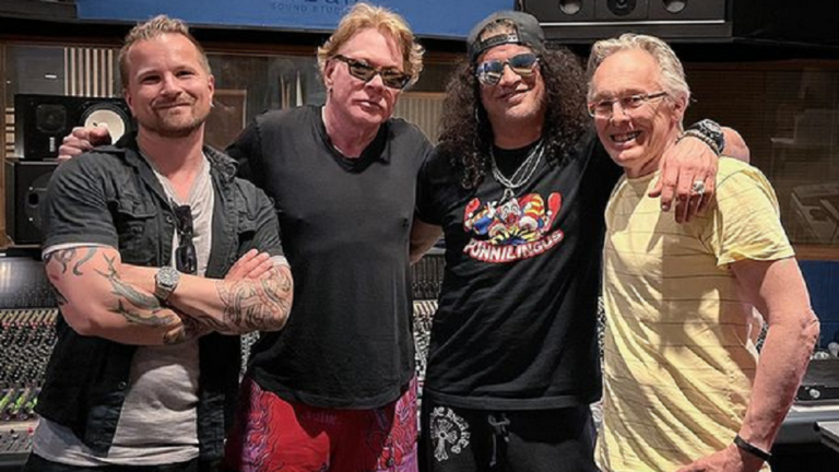 Legendary Rock Duo Slash and Axl Rose Reunite in the Studio! Don’t Miss Their Epic Comeback.