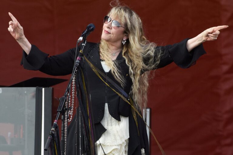 The Ultimate Stevie Nicks Playlist: Top 10 Songs You Can’t Miss!