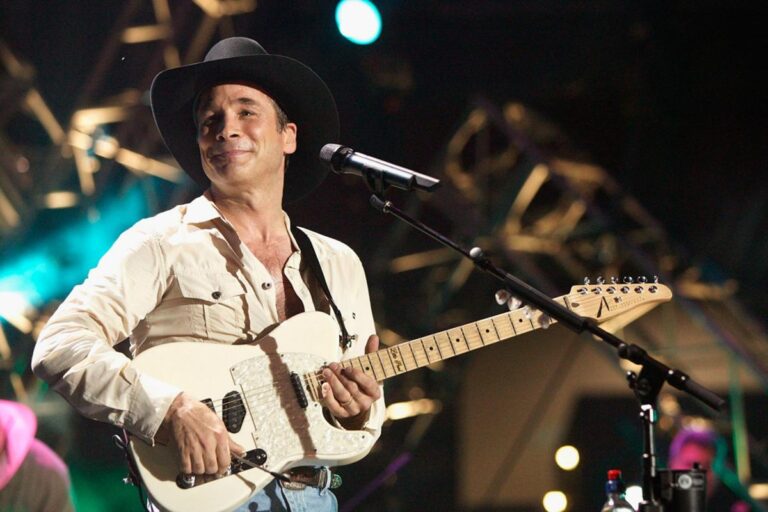 Unforgettable Moment: Clint Black’s Remarkable Debut on the Grand Ole Opry!