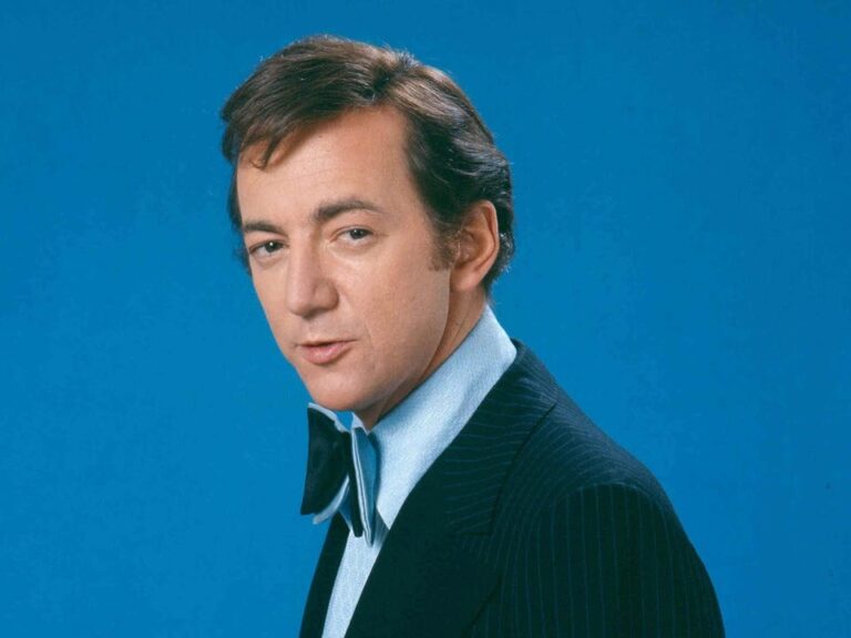 Unleash the Top 10 Greatest Hits from Bobby Darin!