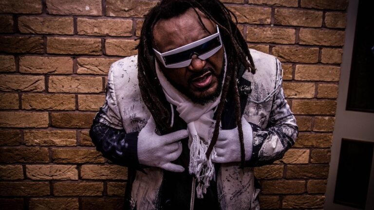 Unveiling the Journey of Skindred Frontman Benji Webbe: From Ordinary to Metal’s Most Flamboyant Frontman