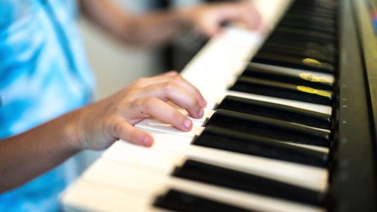 Discover the Legendary Piano Virtuosos: Top 15 Greatest Players Ever!