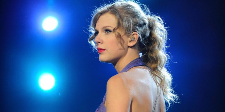 Discover the Ultimate Top 10 Taylor Swift Hits That Will Make You Sing Along!