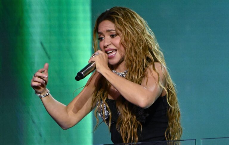 Experience the Ultimate Shakira Playlist: The Top 10 Songs You Can’t Miss