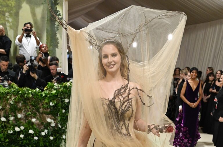 Lana Del Rey Radiates Magical Forest Nymph Vibes at the 2024 Met Gala – You Won’t Believe Your Eyes!