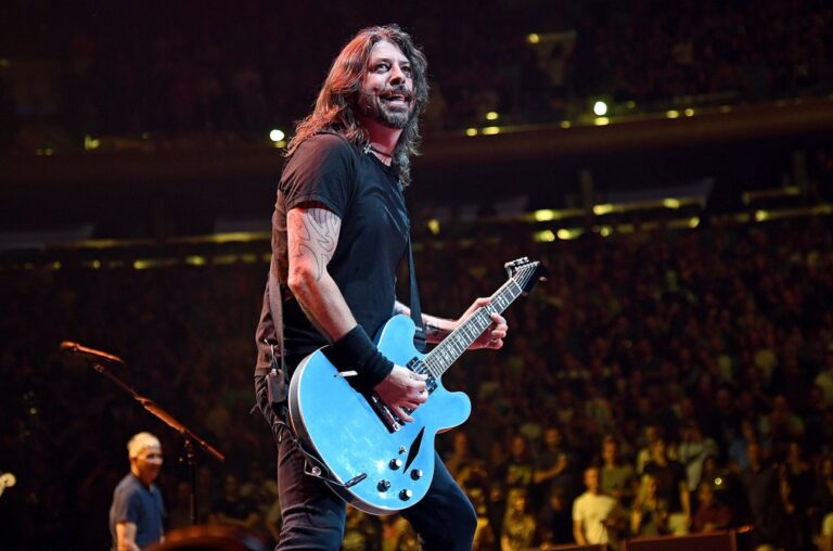 Legendary Rocker Dave Grohl’s Fiery Tribute to Iconic Producer Steve Albini Will Blow Your Mind at Foo Fighters Concert