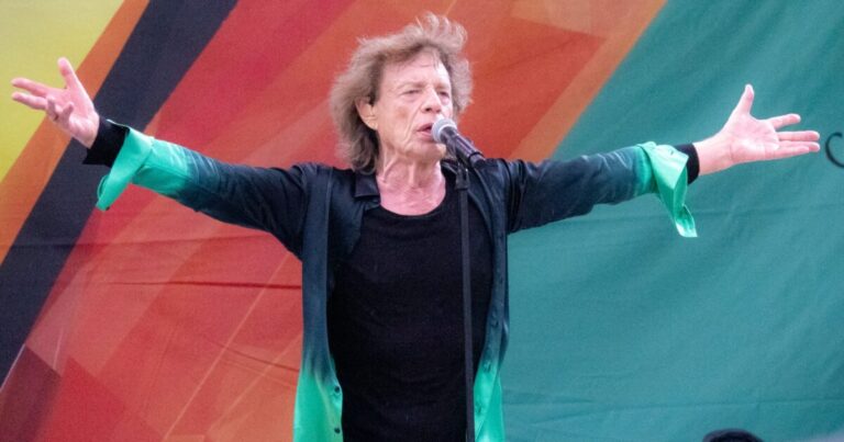 Mick Jagger Challenges Louisiana Governor and Surprises Fans with Irma Thomas at Rolling Stones Jazz Fest Performance! Don’t Miss the Exclusive Photos and Videos!