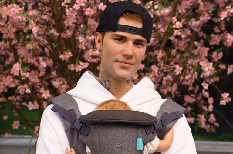 See Justin Bieber’s Wax Figure Rocking a Baby Carrier at Madame Tussauds!