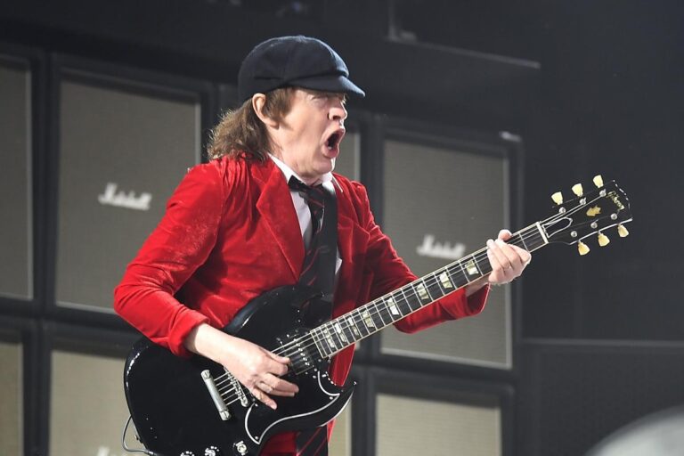 Shocking Revelation: AC/DC Holds Audition for Lead Singer, Ultimately Choosing Axl Rose