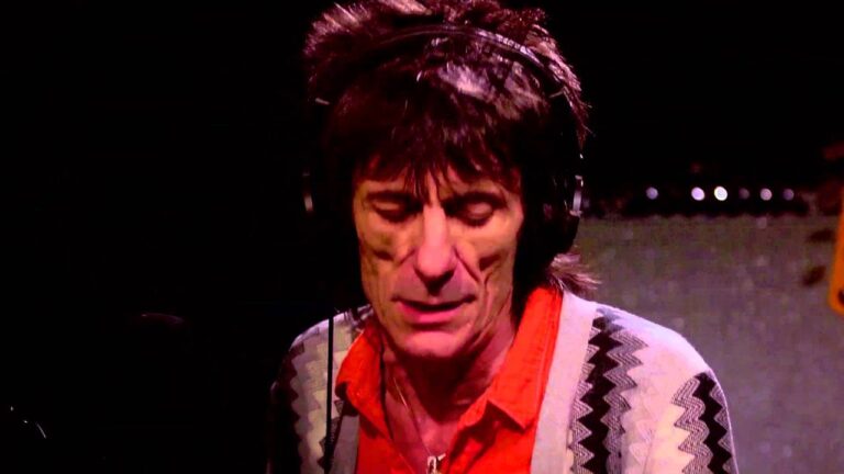 Unveiling the Epic Story of Ronnie Wood’s Entrance into The Rolling Stones!